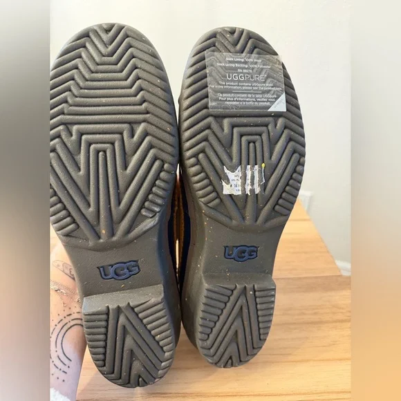 New UGG Haylie Women's Navy Patent and Chestnut shearling rain shoes - Picture 5 of 5